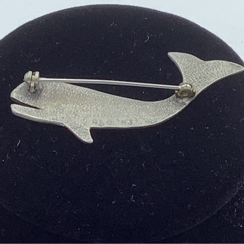 Silver Metal Whale Brooch - Picture 3 of 4